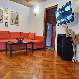 Appartamento Peaceful Getaway - Generous 3-bedroom Sanctuary - Close To Historic Old Town, Bucarest